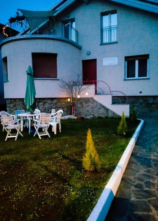 Villa Harriet Sovere Bed & Breakfast