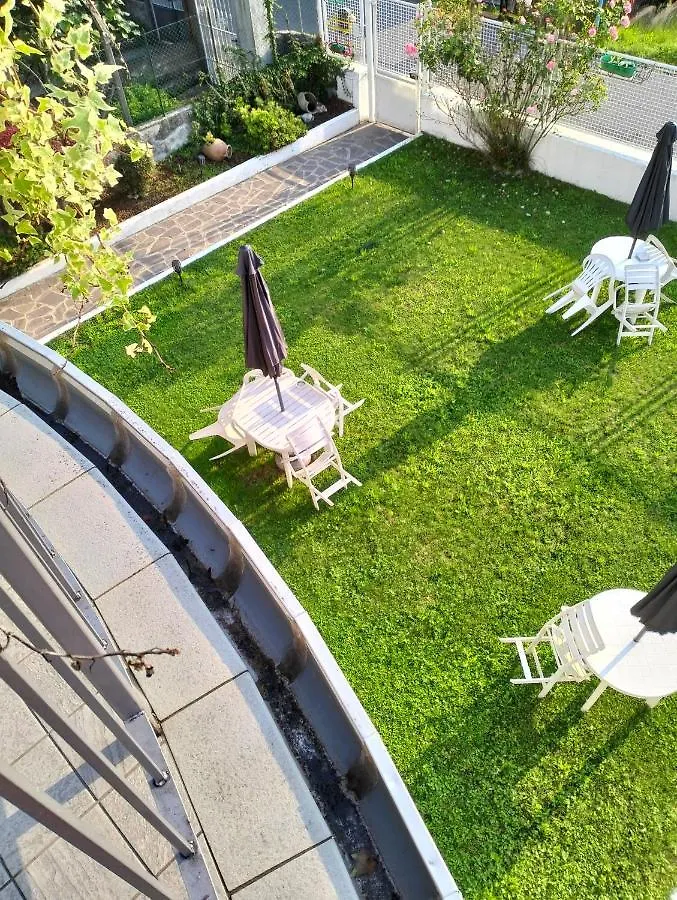 Villa Harriet Sovere Bed & Breakfast