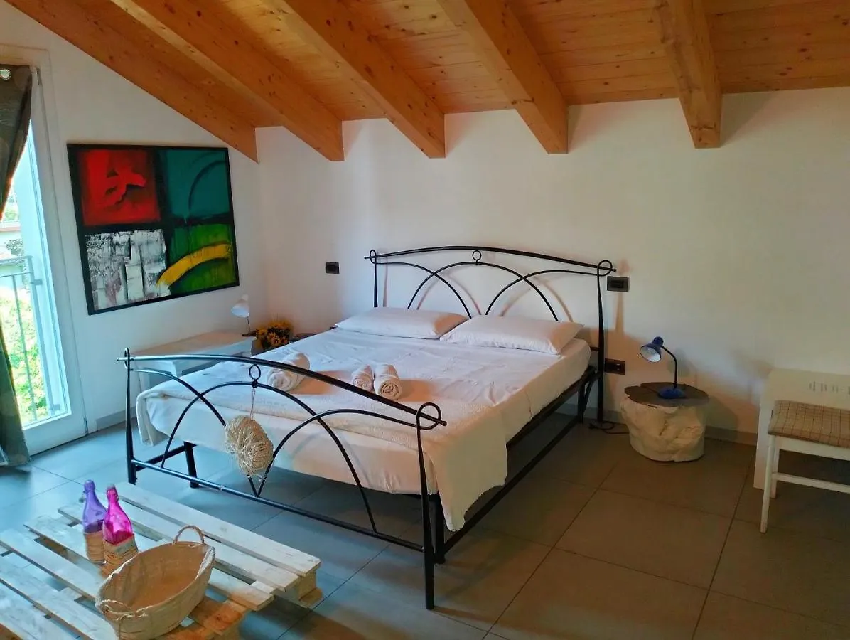 Villa Harriet Sovere Bed & Breakfast